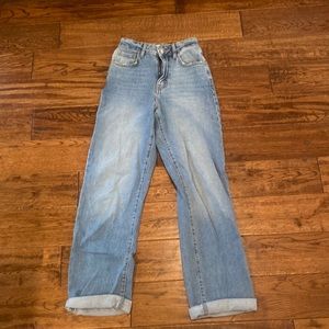 Forever 21 Light Wash Jeans. Size 24